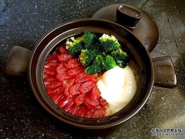 好吃的煲仔飯，有飯有菜，營(yíng)養(yǎng)豐富，省時(shí)省力又省心
