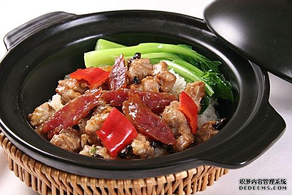好吃的煲仔飯，有飯有菜，營(yíng)養(yǎng)豐富，省時(shí)省力又省心