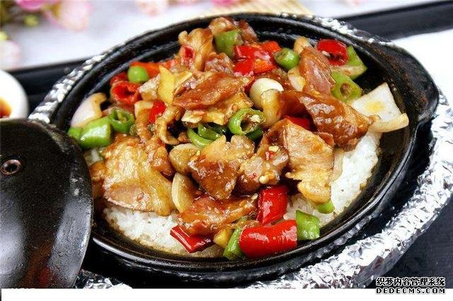 好吃的煲仔飯，有飯有菜，營(yíng)養(yǎng)豐富，省時(shí)省力又省心