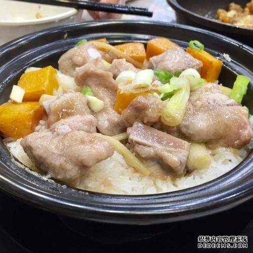 好吃的煲仔飯，有飯有菜，營(yíng)養(yǎng)豐富，省時(shí)省力又省心