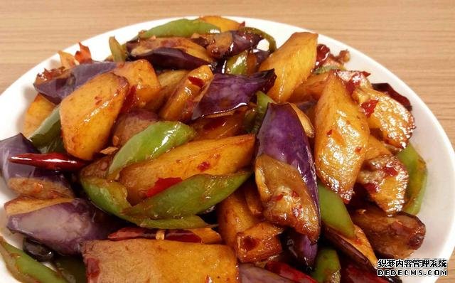 有葷有素，營(yíng)養(yǎng)豐富的大亂燉，制作簡(jiǎn)單鮮香可口的地三鮮