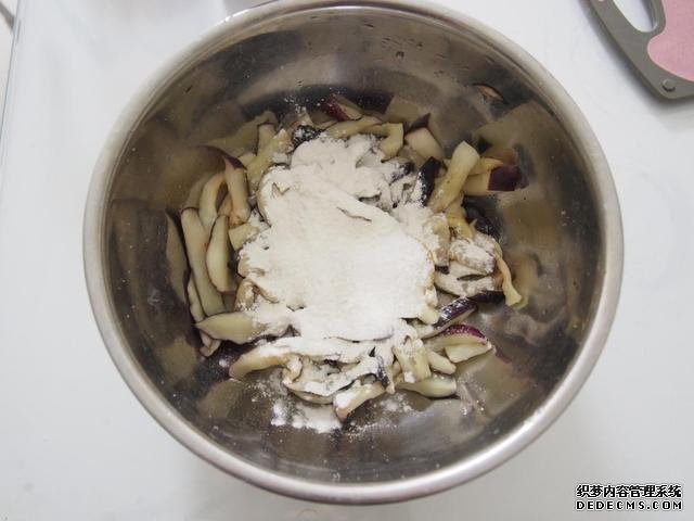 茄子換種做法，搭配牛肉做“披薩”，味道特別值得嘗試