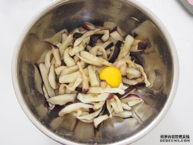 茄子換種做法，搭配牛肉做“披薩”，味道特別值得嘗試