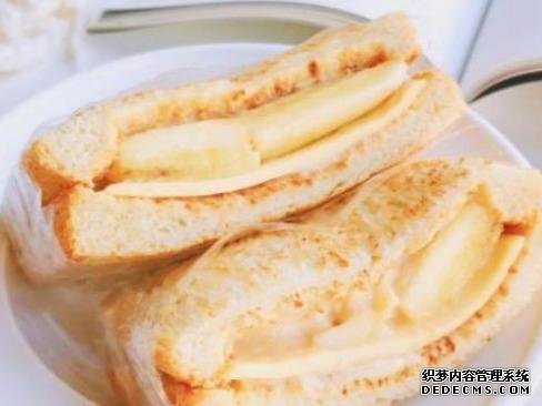 香蕉酸奶三明治、芝士紅薯餅、豆腐肉夾這幾道家常菜的做法