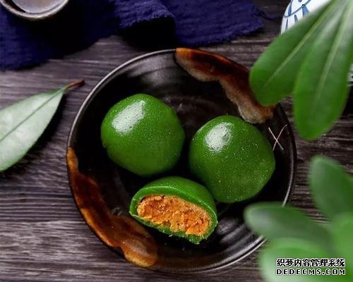 時近清明，“青團”可不能少，油綠如玉，香糯可口，天然綠色小吃