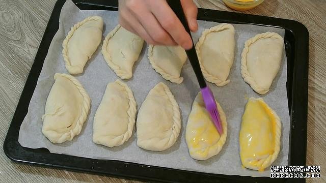 老婆做了20個(gè)“烤餃子”，掰開樂(lè)壞了：這種餃子皮頭一次見(jiàn)