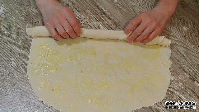 老婆做了20個(gè)“烤餃子”，掰開樂(lè)壞了：這種餃子皮頭一次見(jiàn)