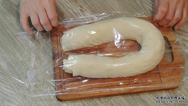 老婆做了20個(gè)“烤餃子”，掰開樂(lè)壞了：這種餃子皮頭一次見(jiàn)
