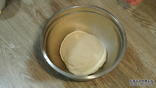 老婆做了20個(gè)“烤餃子”，掰開樂(lè)壞了：這種餃子皮頭一次見(jiàn)