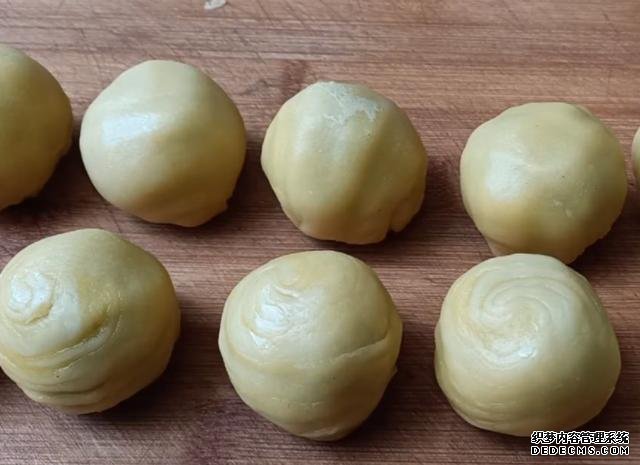 綠豆別熬粥啦，試試這樣做，5元食材做一大盤(pán)，孩子吃了還想吃