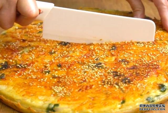 土豆里加2個雞蛋，不炒不燉不涼拌，不放一滴水，我家早餐經(jīng)常做