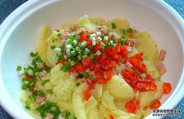 土豆餅最簡(jiǎn)單好吃的做法，外酥里嫩，鮮香又營(yíng)養(yǎng)，全家人都喜歡