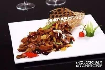 年夜飯推薦：椒麻雞，龍眼臘扣肉，紫蘇醬炒牛肝菌的做法