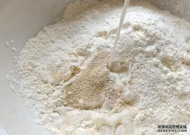 自從知道發(fā)面餅可以這樣做，我天天不起早了，5分鐘搞定涼了不硬