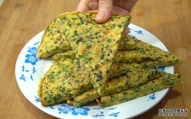 1根蘿卜3個(gè)雞蛋，不炒不燉不油炸，筷子攪一攪，飯和菜都有了