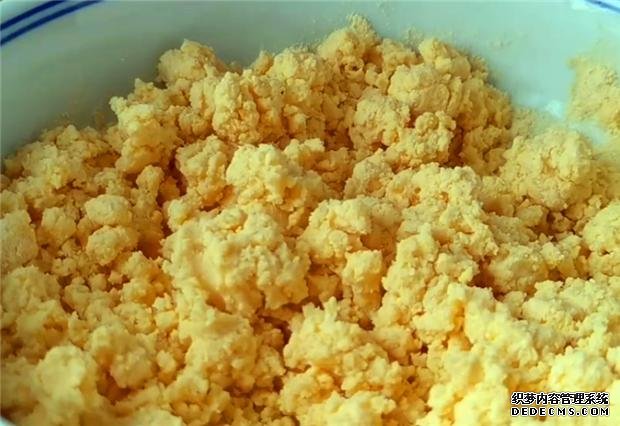 春天玉米面這樣做，不炸不蒸，只需簡(jiǎn)單一做，家里的小孩都很愛吃