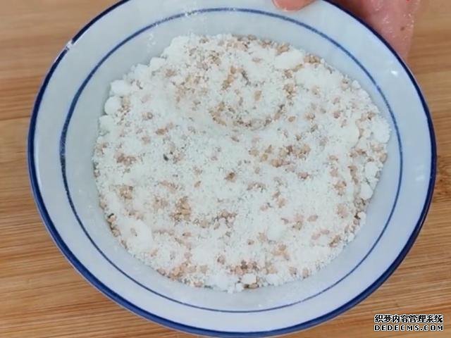 外面買3元一個掉渣小酥餅，自己做成本不到5毛，可烤可烙做法簡單