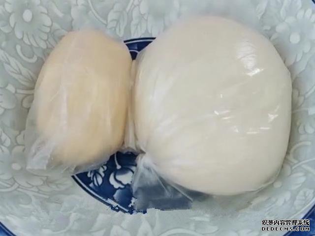 外面買3元一個掉渣小酥餅，自己做成本不到5毛，可烤可烙做法簡單