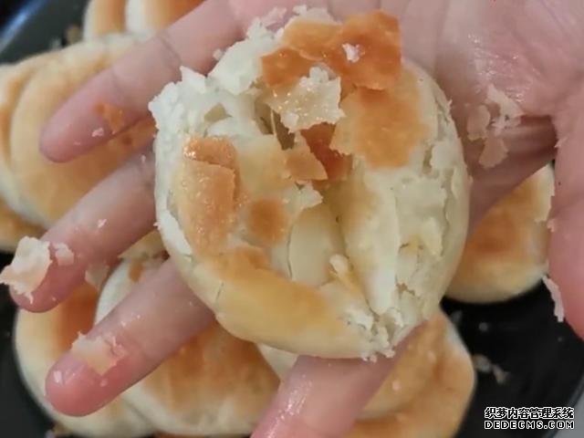 外面買3元一個掉渣小酥餅，自己做成本不到5毛，可烤可烙做法簡單