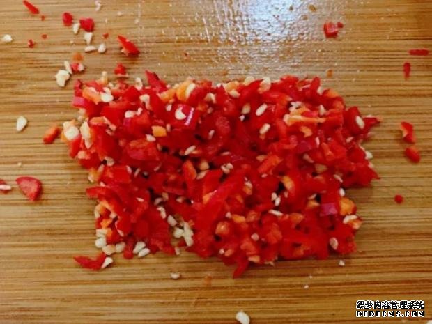 十分鐘搞定蒜蓉粉絲扇貝，料足味鮮全家愛(ài)吃，比外面賣(mài)的好吃百倍