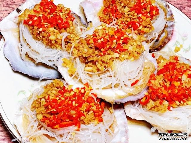 十分鐘搞定蒜蓉粉絲扇貝，料足味鮮全家愛(ài)吃，比外面賣(mài)的好吃百倍