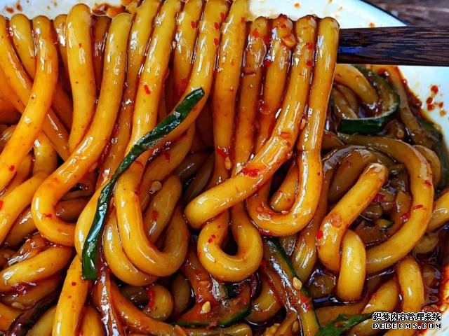 一吃就上癮的酸辣土豆粉，在家3塊錢做一大碗，酸辣爽口又開胃