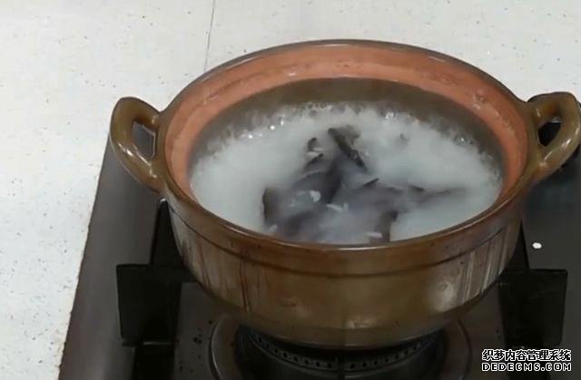 海參還能這樣吃：詳細泡發(fā)方法和做法步驟，滋補養(yǎng)顏，強身抗衰老