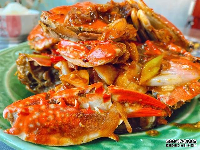 螃蟹不是只有清蒸一種做法，教你一道爆炒海蟹，口感鮮香且入味