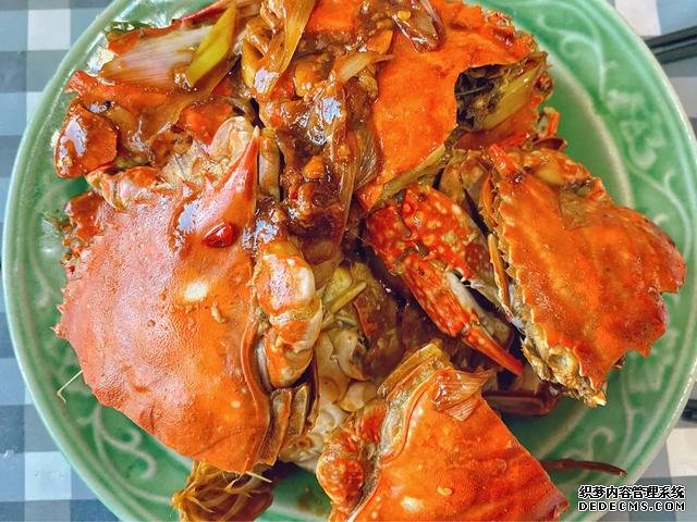 螃蟹不是只有清蒸一種做法，教你一道爆炒海蟹，口感鮮香且入味