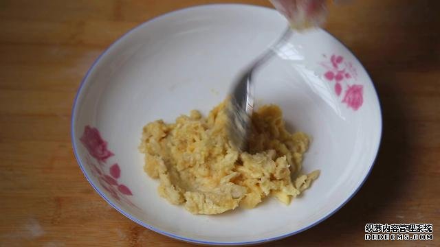 懶人烘焙榴蓮酥，外焦里嫩，香味濃郁，外皮酥脆不膩，滿嘴留香