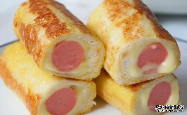 5分鐘快手早餐！咬一口就爆漿的吐司卷