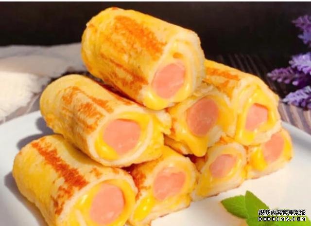 5分鐘快手早餐！咬一口就爆漿的吐司卷