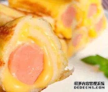 5分鐘快手早餐！咬一口就爆漿的吐司卷