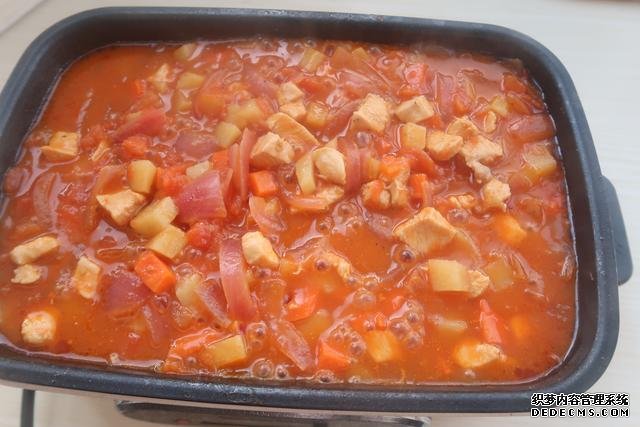 芝士控不可錯過的番茄雞肉焗飯，無敵拉絲