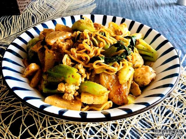 天熱沒食欲，我家就來一碗這個(gè)開胃菜，快速上桌，麻辣鮮香特過癮
