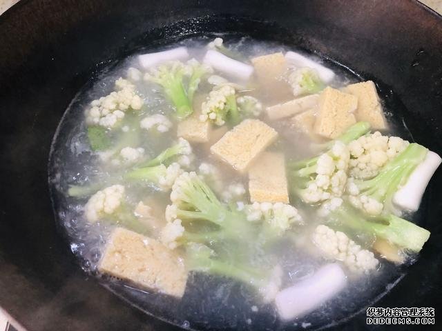 天熱沒食欲，我家就來一碗這個(gè)開胃菜，快速上桌，麻辣鮮香特過癮