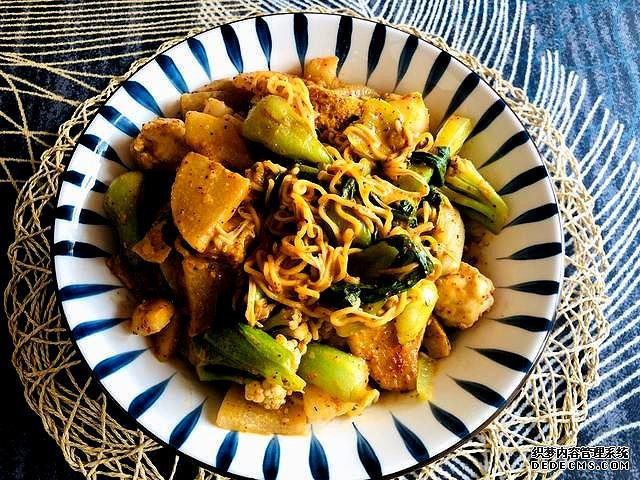 天熱沒食欲，我家就來一碗這個(gè)開胃菜，快速上桌，麻辣鮮香特過癮