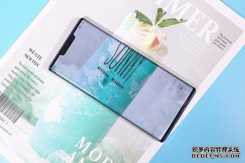 國產(chǎn)手機(jī)之光，這款國產(chǎn)旗艦敢和iPhone一爭高下，你猜是誰？