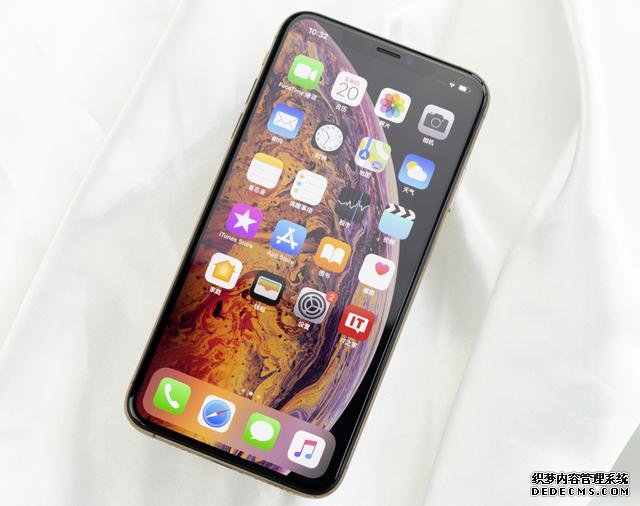 從8699跌至4699，從高端市場(chǎng)跌至中端市場(chǎng)，網(wǎng)友：終于等到了