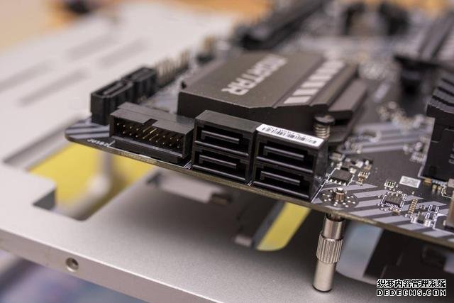 升級PCI-E 4.0，支持雙顯卡，微星B550M迫擊炮開箱