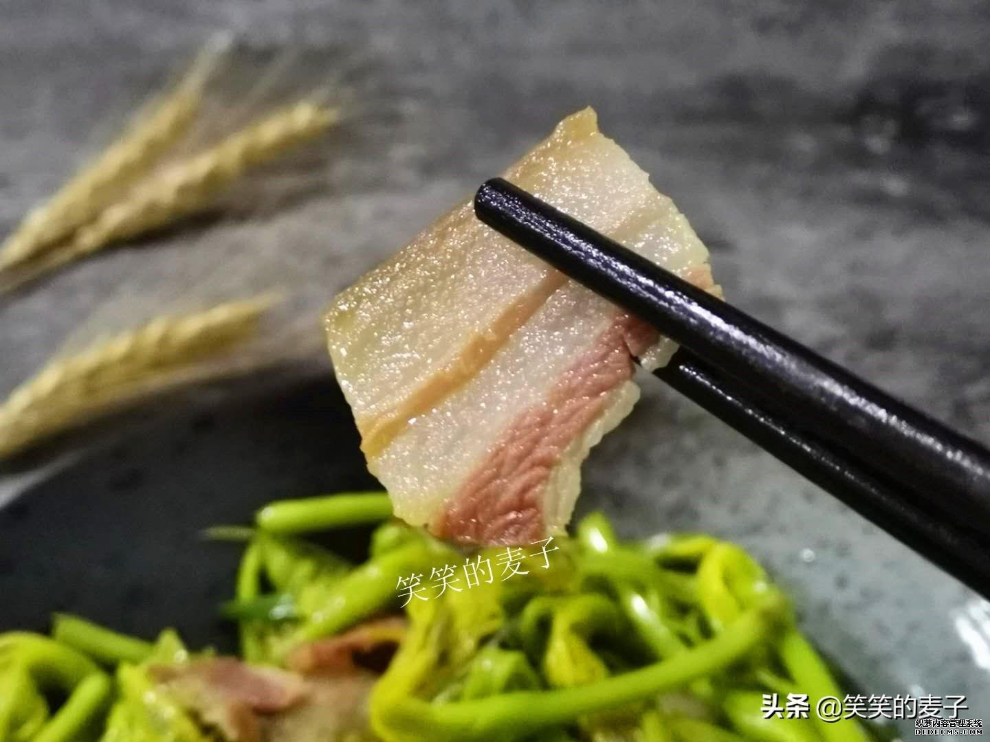 秋季，雙節(jié)期間，注意少吃3類食物，對家人身體好