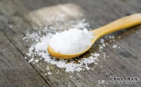 高血壓到底是低鹽還是低鈉，千萬別弄錯(cuò)了，醫(yī)生告訴你真相