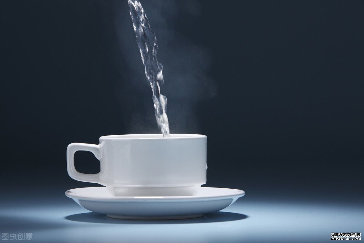 熱水兌冷水對身體有傷害？正確飲水，這2點很重要